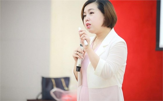 单仁川渝区总经理申旭燕女士