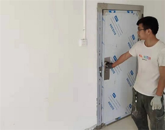 光铭防辐射防辐射铅门安装中