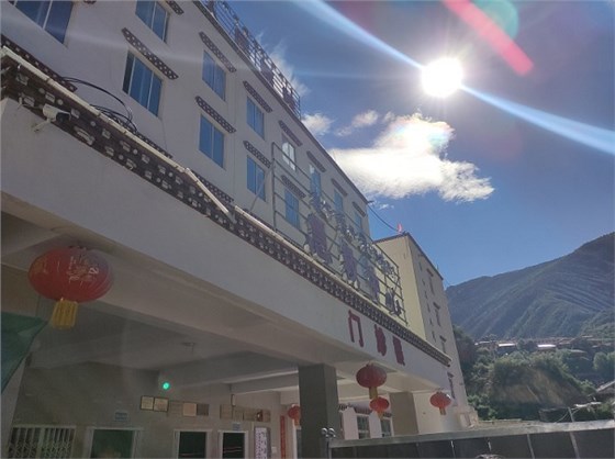 白玉县人民医院门头照