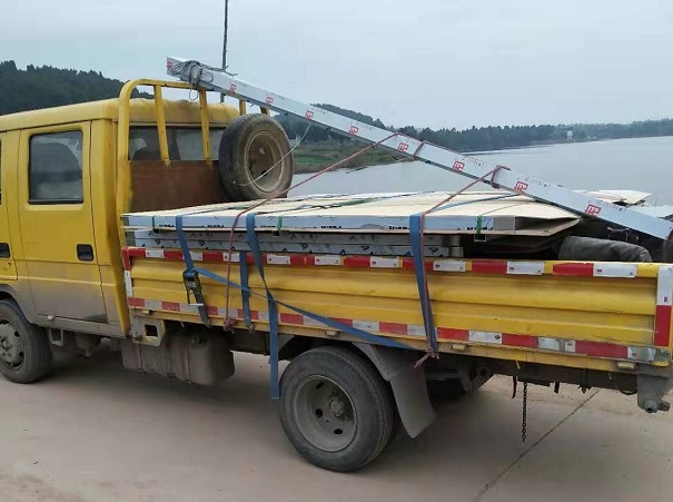 满载的货车