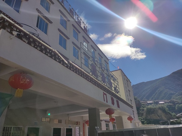 白玉县人民医院门头照